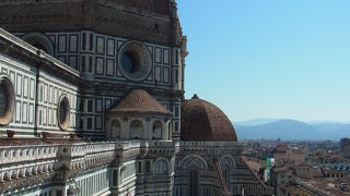 ドゥオモやジョットの鐘楼がある広場