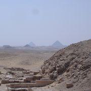 静寂な砂漠に点在する数々のピラミッド訪ねて、悠久の歴史を振り返ってみました。