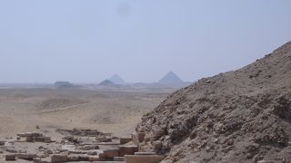 静寂な砂漠に点在する数々のピラミッド訪ねて、悠久の歴史を振り返ってみました。