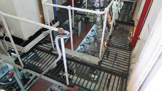 ハーバーを渡るフェリー