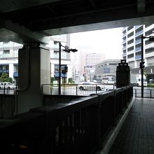 谷戸橋の上からの風景、この橋の下に川があります