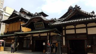 平日でもそこそこ混んでました。