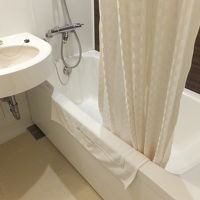 洋式のお風呂です。シャワーの勢いは結構良かったです。