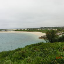 町からすぐのビーチ