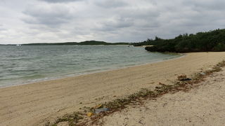 雪塩の前にあり池間大橋が望めました