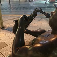 男の肩口から撮影