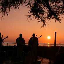 ハワイアン・ミュージック演奏とサンセット。