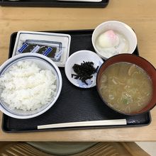 豚汁定食「温泉卵」￥620なり、いたって普通