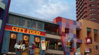 ユニバの仲見世通り