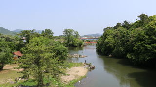 川と隣接している