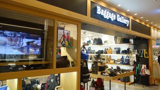 大小様々なかばんが有りました