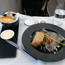 和食。食器はおしゃれです。