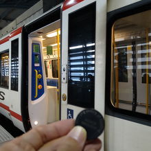 黒くて文字入りのトークン