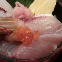 海鮮丼、税抜き１２８０円です。