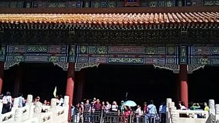 前三殿の直前の門