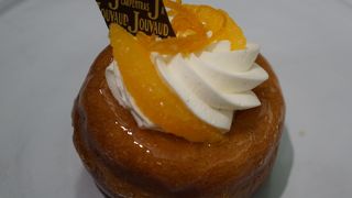 ケーキを選んで奥のイートインでいただくというスタイル