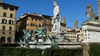 ヴェッキオ宮殿前の広場にある噴水