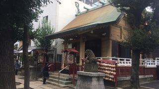 おみくじと絵馬があり