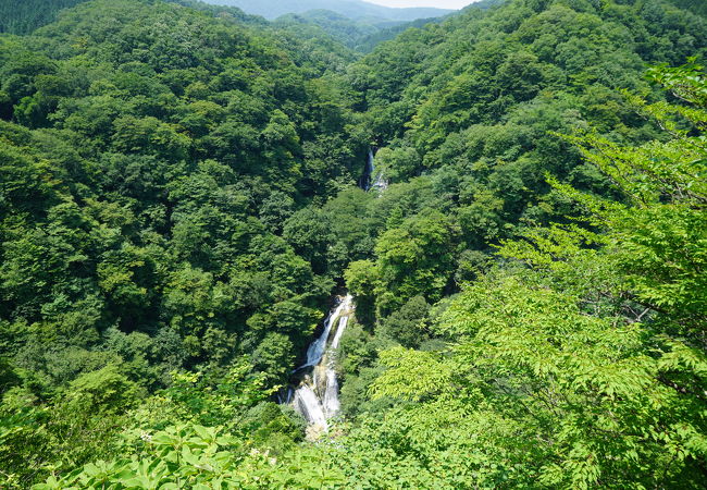 霧降川