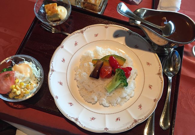 昼食はカレーで