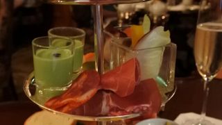 バーで甘くないアフタヌーンティ