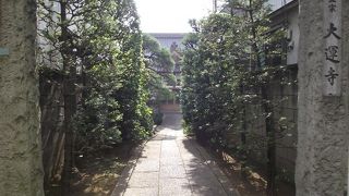 小ぢんまりした静かな寺院です