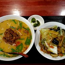 タンタン麺と中華丼セット