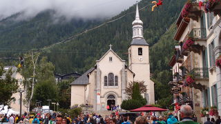 教会内は静かで落ち着いています