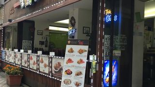 レストランがたくさんあります。