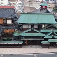 道後温泉本館が目の前に見えます