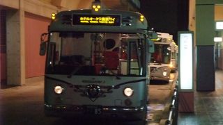 ホテルまで徒歩圏内ですがバスがあります。