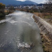 下流側