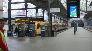 サンベント駅の観光でホームと列車を見学しました