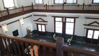 豪商が設立した銀行の旧本店です