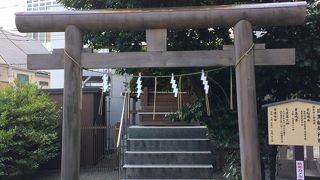 階段の先のお稲荷さん