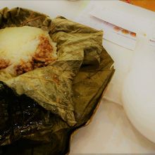 お茶は無料です　蓮の葉ちまき