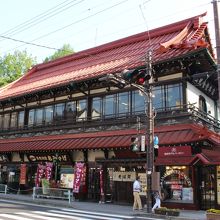 ２階がレストランになってます