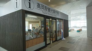 JR高岡駅改札出て目の前にあります!!