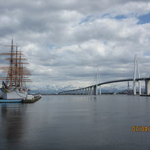 橋と海王丸と立山連邦