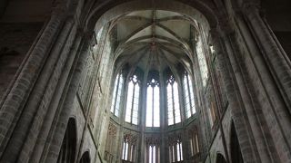 西のテラスから建物内へ・・・