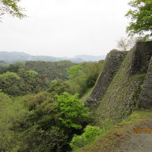 三の丸高石垣は圧巻。