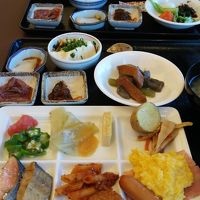 朝食バイキング。