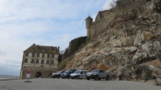 西側の倉庫を・・・