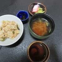 夕食　ご飯・味噌汁