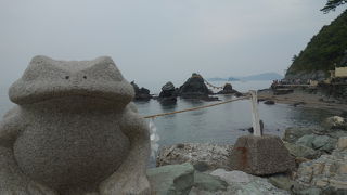 猿田彦大神縁りの海の岩を祀ります