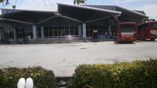 マラッカの交通の中心地、オランダ広場へは17番バスに乗って15分くらいで行けます！