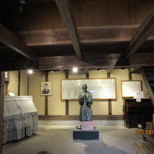 滝廉太郎の像と年譜