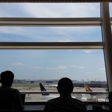 外国の飛行機が見えます