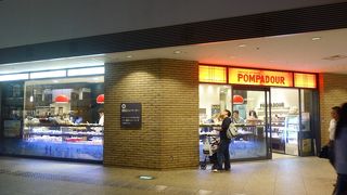 翌日の朝食用にパンを調達