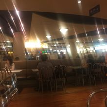 フードコート内